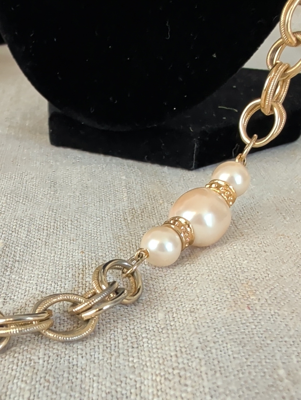Mid Century Modern Gold Tone Faux Pearl Necklace Retro Glam - Picture 3 of 8